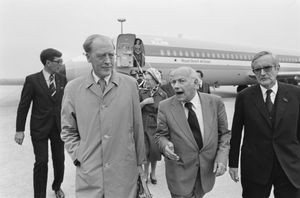 오드바르 노를리와 네덜란드 총리 요프 덴 우일 (1976)