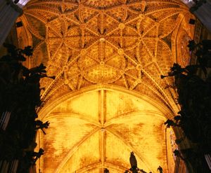 합창단 위 천장