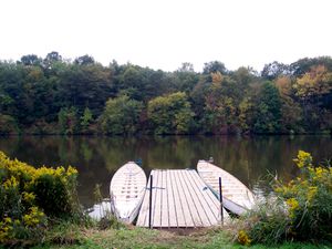소규모 선착장 형태의 계류장 두 곳