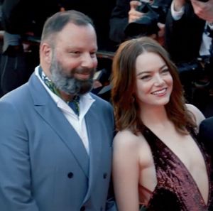 스톤은 《더 페이버릿: 여왕의 여자》(2018)와 《불쌍한 것들》(2023) 등 여러 프로젝트에서 요르고스 란티모스 감독과 협업했다.