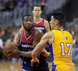 린이 존 월(John Wall) (워싱턴 위저즈(Washington Wizards))를 수비하는 모습