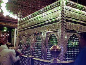 의 이맘 후세인의 묘