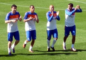 (왼쪽에서 오른쪽으로) 마르크 판 보멀, 흐레호리 판 데르 빌, 데미 더 제이우, 히오바니 판 브론크호르스트.