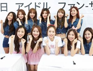 2016년 9월 에이프릴과 함께한 레인보우