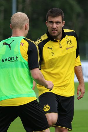 2017년 보루시아 도르트문트에서 훈련하는 파파스타토풀로스 (오른쪽)