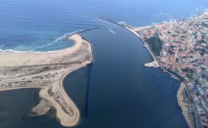 포르투의 도우로 강 하구 항공 사진