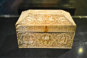 나바라 박물관에 소장되어 있는 이슬람 시대의 상아 상자