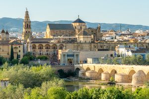 과달키비르 강에서 바라본 모스크-대성당