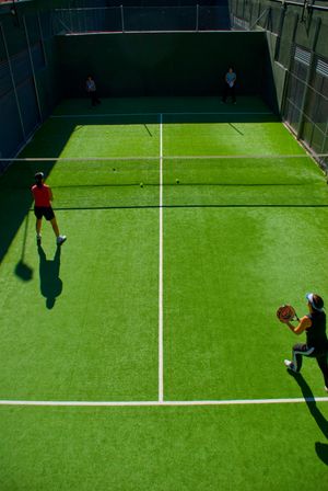 마드리드에서의 파델 테니스 연습