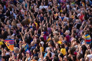 2023년 산트 자우메 광장에서 바르셀로나 페메니 팬들