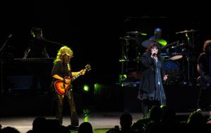 2012년 비컨 극장(뉴욕시)에서 공연하는 하트