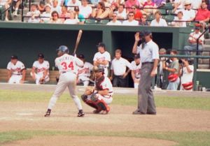 1993년 볼티모어 오리올스와 경기에서 타석에 선 퍼켓