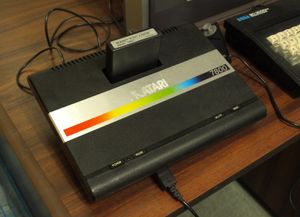 Atari 7800과 Donkey Kong Junior 카트리지