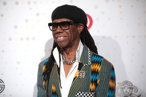 마돈나가 나일 로저스(사진)를 라이크 어 처녀의 프로듀서로 선택한 것은 데이비드 보위의 렛츠 댄스를 프로듀싱한 경력 때문이었다.