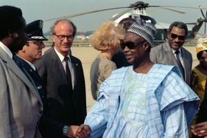 1982년 7월, 사임하기 세 달 전 아히조