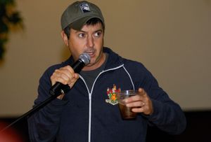 브라이언 덩클먼(Brian Dunkleman)은 첫 시즌에 시크레스트와 공동 진행을 맡았다.