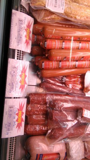 환전 페소(CUC)와 페소(CUP)의 가격이 함께 표기된 상품(2016년)