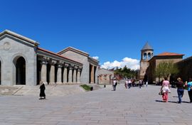 스베티츠호벨리 대성당 근처 거리