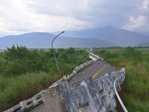 무너진 고속도로