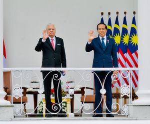 보고르궁에서 인도네시아를 처음 방문했을 때 조코 위도도 인도네시아 대통령과 이스마일 사브리