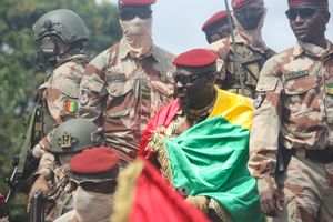 2021년 10월 2일, 군사 정권 지도자 마마디 둠부야 대령