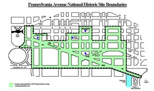 왼쪽 중앙: 집회 장소, 왼쪽 위에서 오른쪽 아래로 비스듬한 길: 펜실베이니아 애비뉴, 오른쪽 아래: 연방 의사당