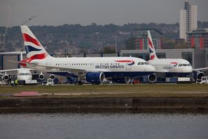 영국항공의 A318 (런던시티공항에서)
