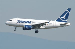 프랑크푸르트 공항(Flughafen Frankfurt am Main)에 착륙하는 타로움 항공(TAROM)의 A318