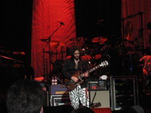 2006년 "자파 플레이즈 자파" 투어에서 공연하는 드위질 자파