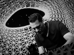 2012년 소비자 가전 박람회에서 공연하는 티에스토