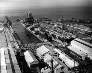 1960년 뉴포트 뉴스 조선소에서 진수식을 치르는 엔터프라이즈함.