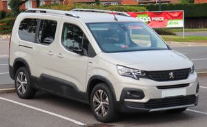 푸조 파트너 상용차를 기반으로 한 푸조 리프터 LAV