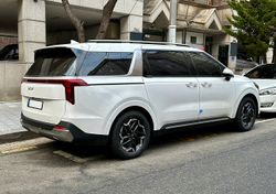 기아 카니발 (4세대) 후측면