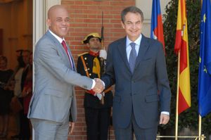 마르텔리 대통령이 2011년 7월 7일 마드리드에서 스페인 총리 호세 루이스 로드리게스 사파테로를 만나는 모습