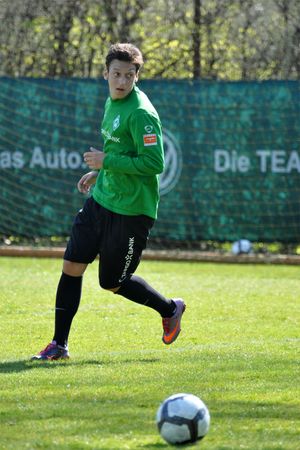 2010년 4월, 베르더 브레멘 훈련 중인 외질