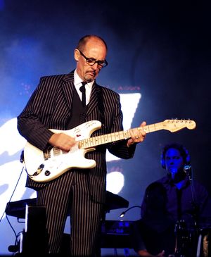 2006년 덴마크 로스킬데 페스티벌에서 로저 워터스와 함께한 앤디 페어웨더 로우