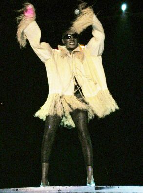 2007년 공연 중인 존스