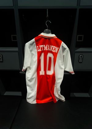 보드폰 파크, 이스탄불에 있는 야리 리트마넨 유니폼