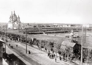1928년 시가지 풍경. 배경의 성모 영아 수태 대성당은 소련 시대에 철거되었다