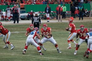 2009년 버펄로 빌스(Buffalo Bills)와의 경기를 치르는 치프스; 7번을 착용한 쿼터백 맷 캐슬(Matt Cassel)