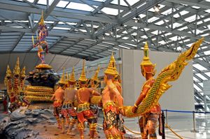 푸라나에는 우주 생성 신화, 예를 들어 '삼우드라 먼탄'(바다의 휘저음)과 같은 이야기가 포함되어 있다. 이는 앙코르 와트 사원 단지(캄보디아)와 방콕 공항(태국)에서 묘사되어 있다.