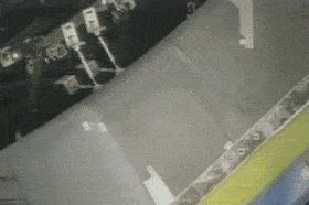 RCC 패널로 만든 궤도선 날개 앞전의 모형.