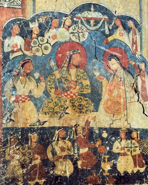 라다크 알치 사원의 왕실 연회 장면, 기원후 1200년경. 왕은 장식된 카바를 착용하고 있는데, 이는 튀르크-페르시아 양식이다.