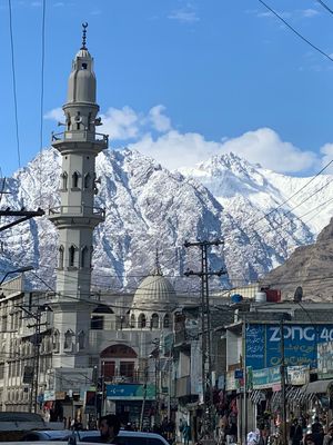 길기트 라자 바자르 로드에 위치한 자마 모스크