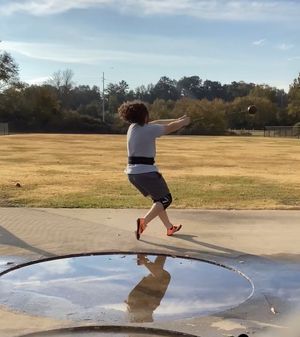 해머던지기 연습을 하는 선수