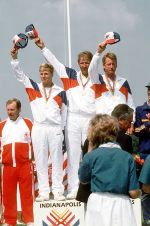 미국은 가장 많은 메달을 획득했다. 사진은 금메달을 받는 트랩 슈팅 팀이다.