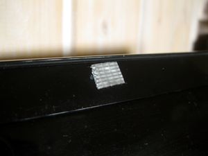 랩톱 웹캠에 테이프를 붙여 스파이가 활동을 보는 것을 차단