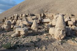 코마게네 왕들의 신전, 님루트 산 (기원전 1세기)