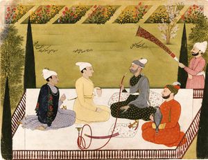 바소흘리(Basohli)국의 라자 암릿 팔(Raja Amrit Pal)과 잠무(Jammu)국의 라자 란짓 데브(Raja Ranjit Dev), 그의 두 아들의 초상화, 잠무(Jammu), 1765년경.  미래의 계승자 브리지 라지 데브(Brij Raj Dev)는 빨간 옷을 입고 매를 들고 있으며, 달렐 싱(Dalel Singh)은 왼쪽 끝에 양귀비 무늬가 있는 인디고색 카슈미르 숄을 두르고 있다.