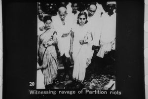 폭동을 조정하는 간디